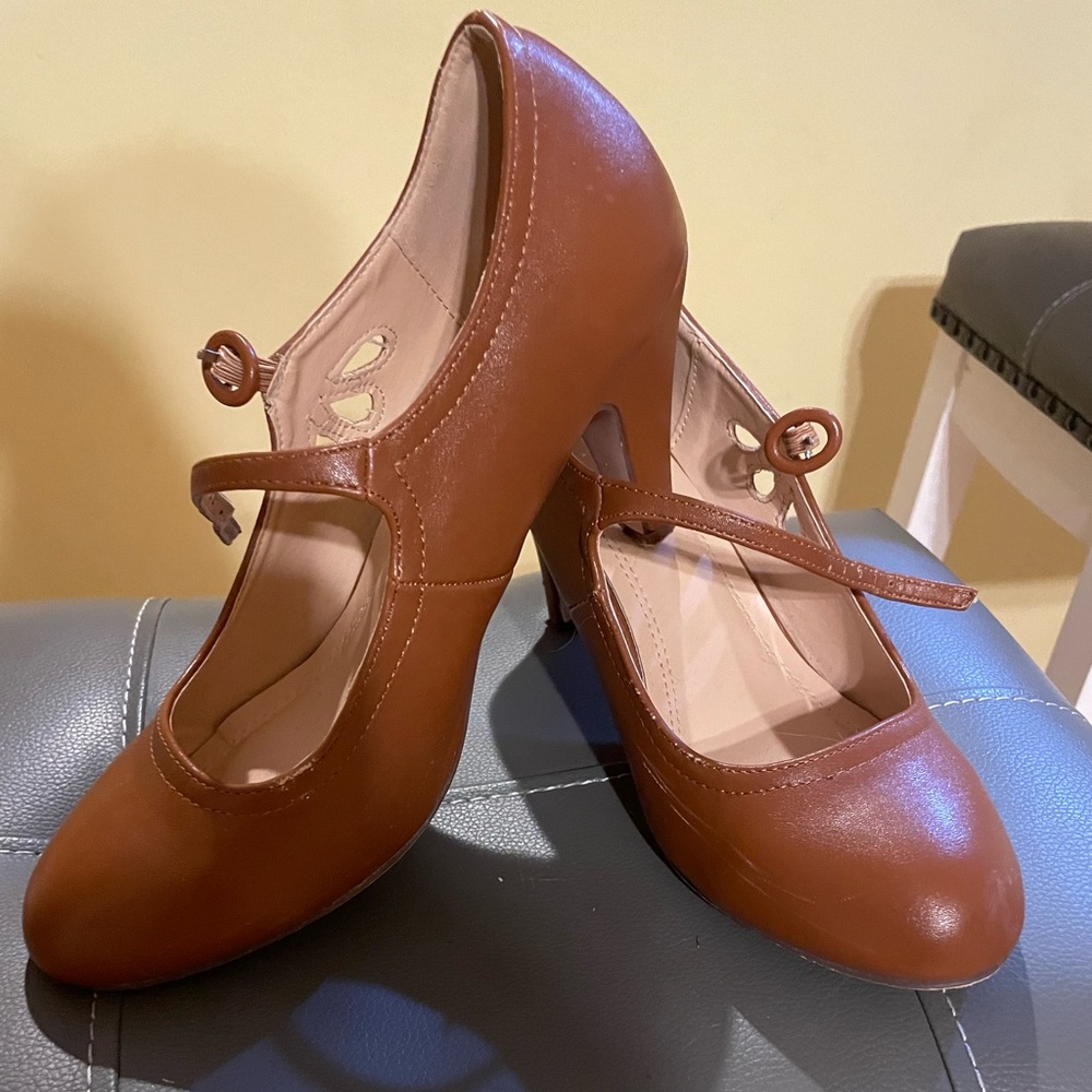 J. Adams Pixie Heels - Retro Mary Jane Pumps. Women’s Size 8.5. 3” heel.